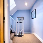 Altido Lovely 3Br Townhouse With Free Parking And Balcony
